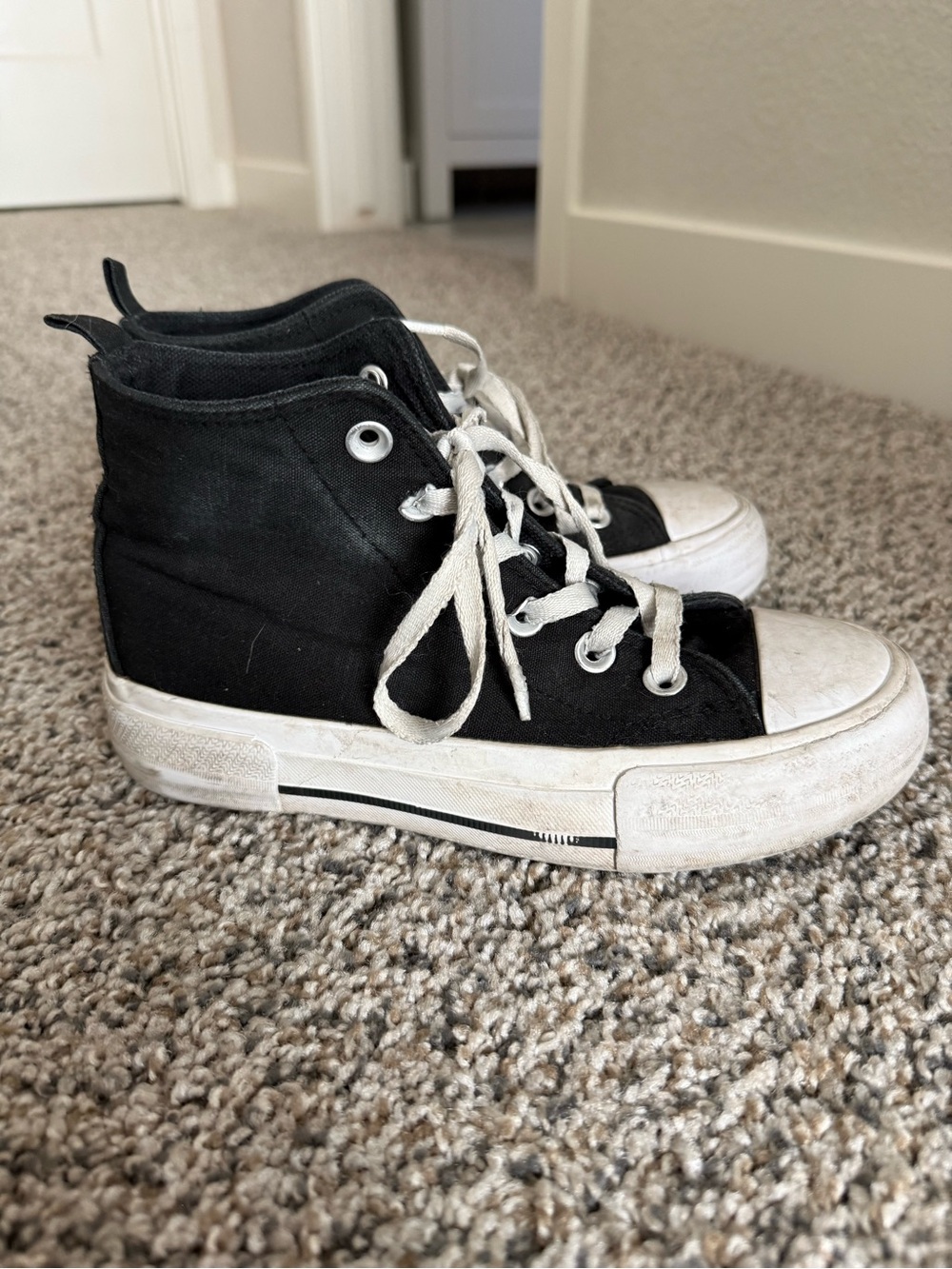 Kids size 3 black/white High-Top Canvas Sneakers